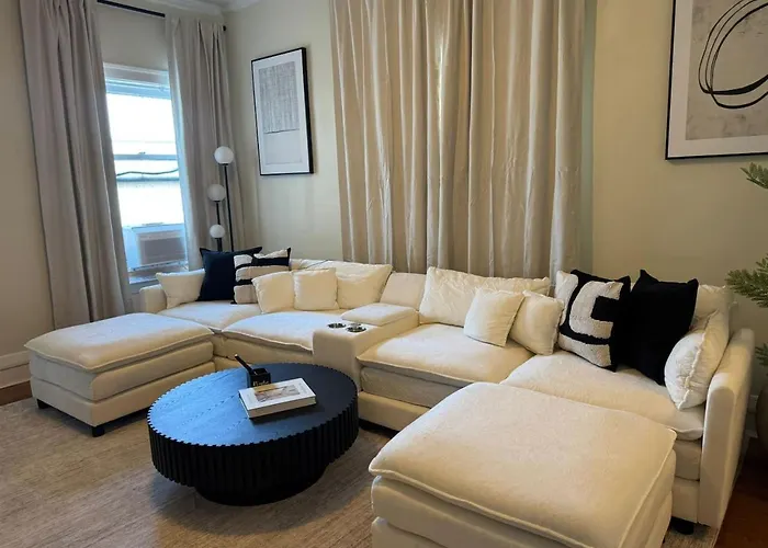 Walk To The • Private Office • 5br Apartamento Chicago