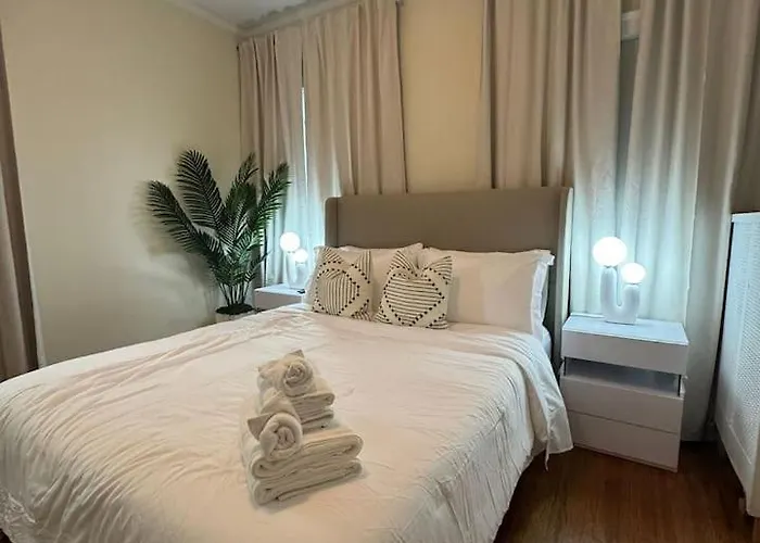 Walk To The • Private Office • 5br Apartamento Chicago