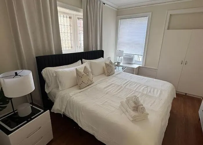 Walk To The • Private Office • 5br Apartamento Chicago
